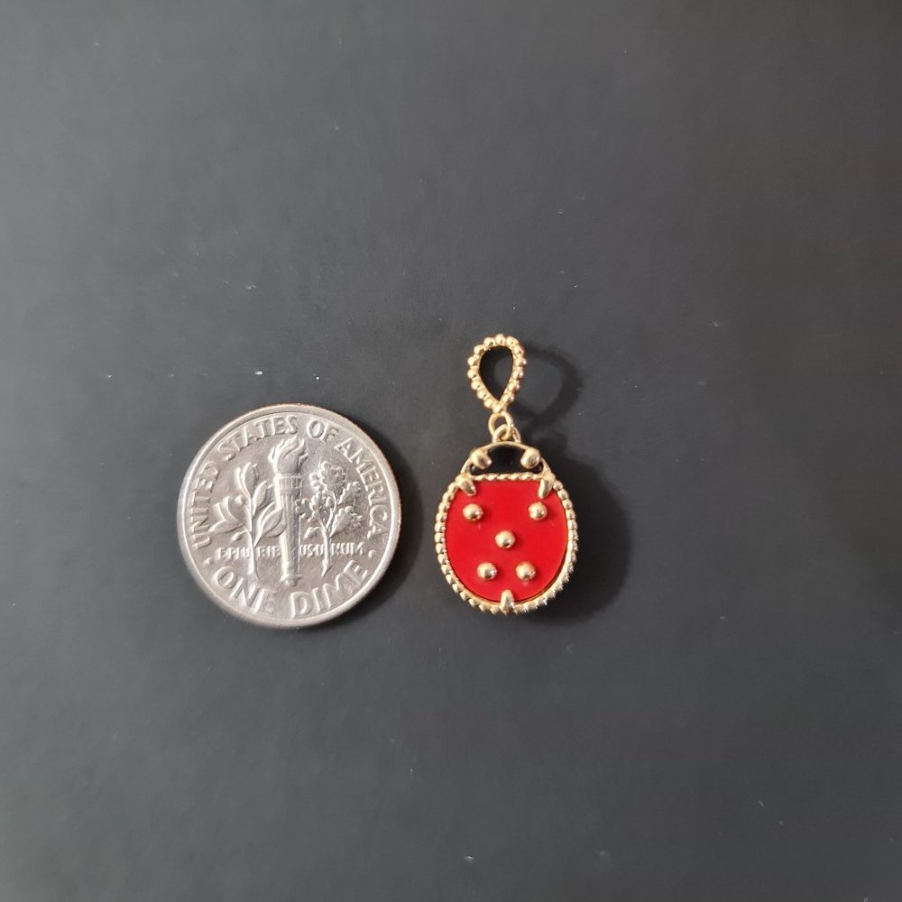 Beautiful necklace with designer inspired pendant - Picture 14 of 15